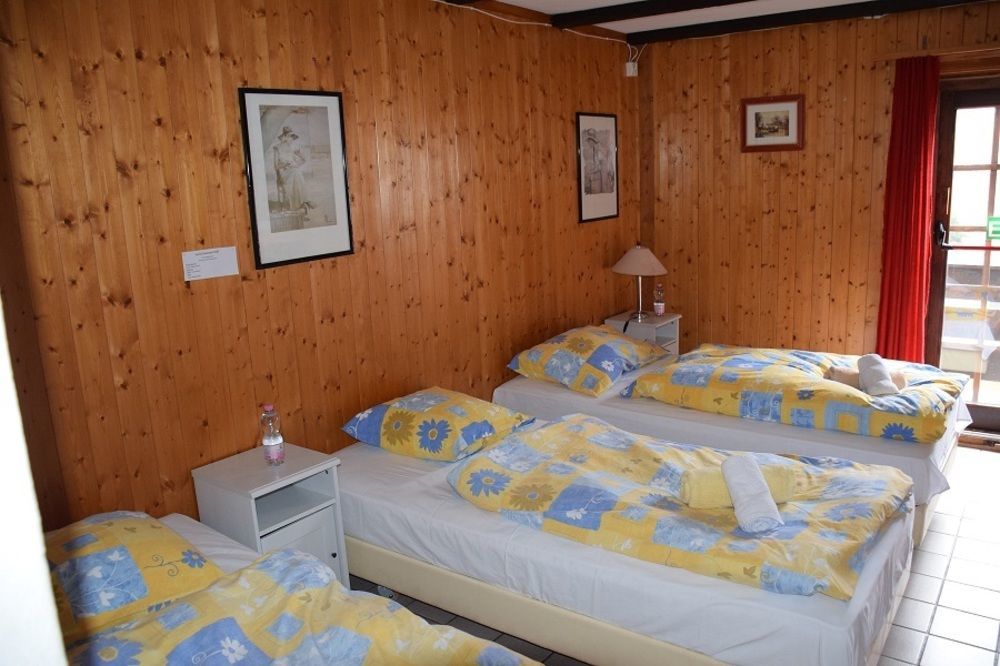 Hotel De La Poste Ла-Тзума Экстерьер фото